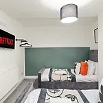 Elegant Flat - Sleeps 8 Daire