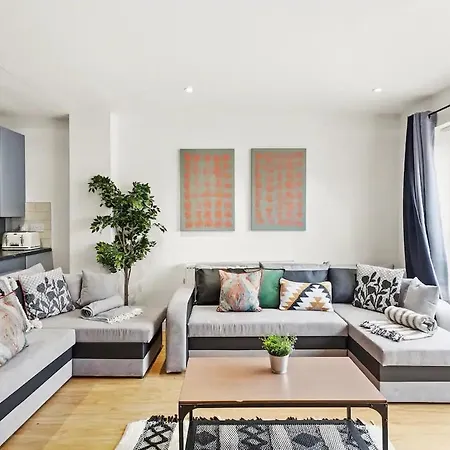 Elegant Flat - Sleeps 8 Apartman Bristol