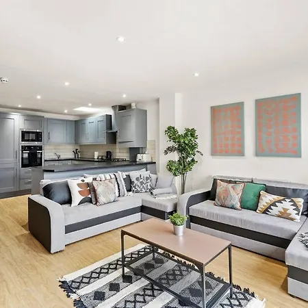 Apartment Elegant Flat - Sleeps 8