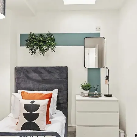 Elegant Flat - Sleeps 8