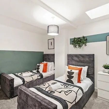 Apartment Elegant Flat - Sleeps 8