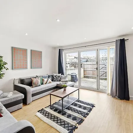 Elegant Flat - Sleeps 8 Apartmán