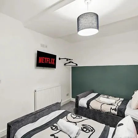 Elegant Flat - Sleeps 8 Bristol