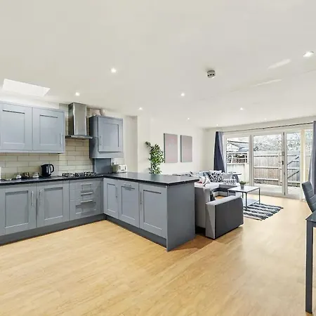 Elegant Flat - Sleeps 8