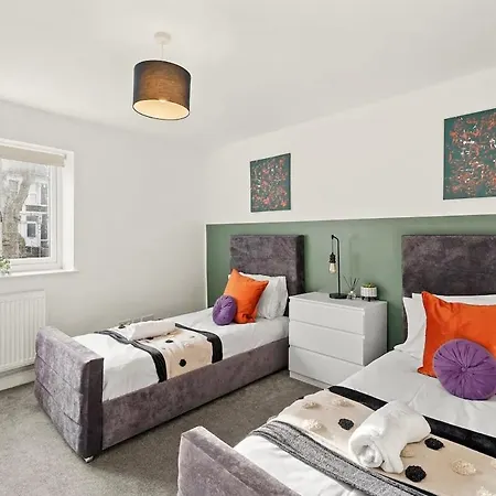 Elegant Flat - Sleeps 8 *