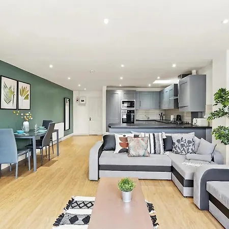 Elegant Flat - Sleeps 8 Apartman *