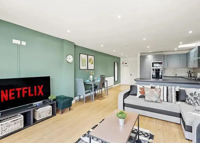 Elegant Flat - Sleeps 8 Bristol