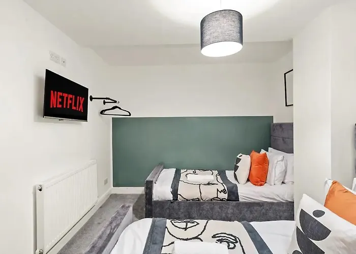 Elegant Flat - Sleeps 8 Apartament