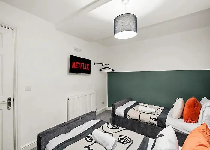 Elegant Flat - Sleeps 8 Bristol