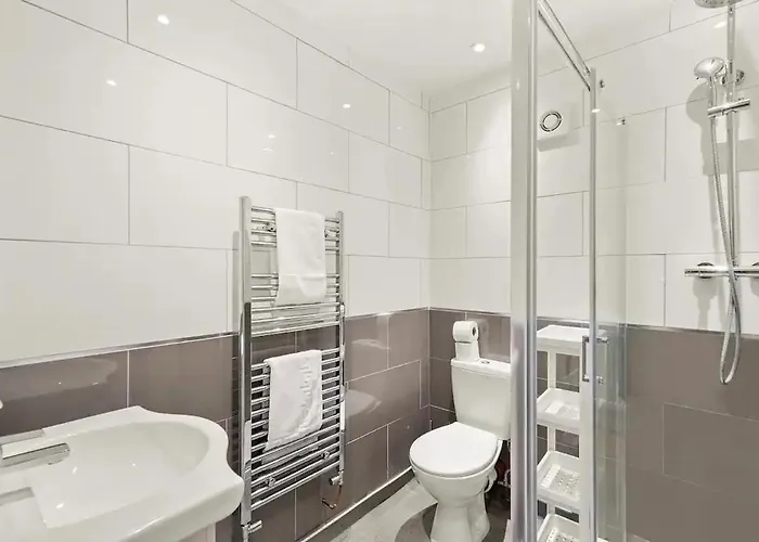 Elegant Flat - Sleeps 8 Apartament *