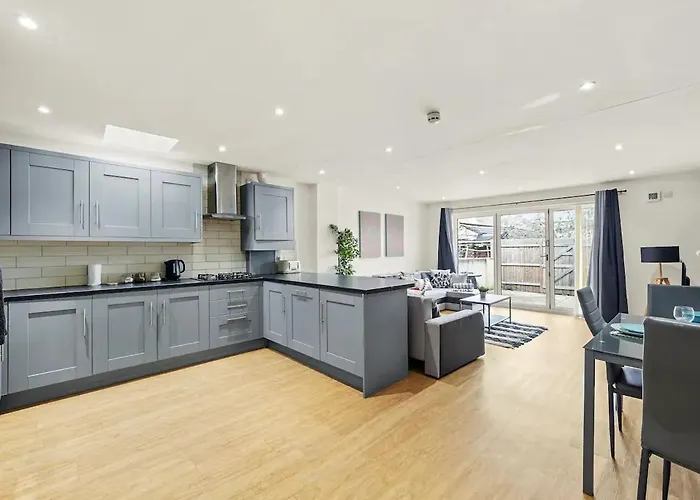 Elegant Flat - Sleeps 8