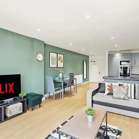 Elegant Flat - Sleeps 8 Bristol